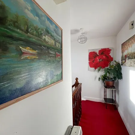 Town Centre Duplex Apartment *